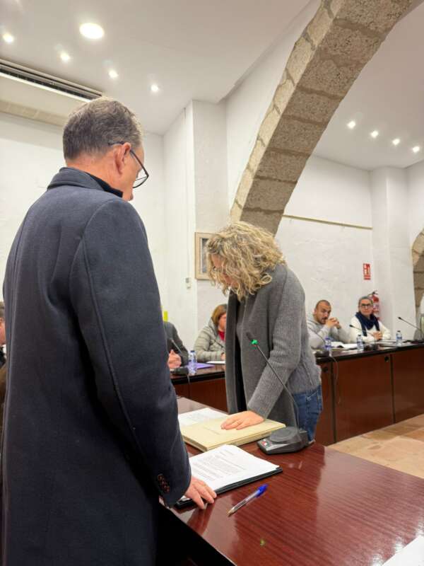 Alcalà-Alcossebre reorganitza el govern municipal amb la incorporació de Desa Pitarch