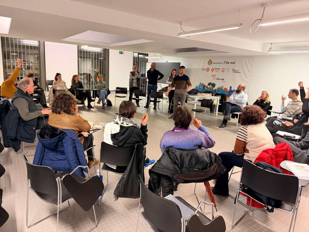 Reunió de preparació de la festa per la llengua a Vila-real