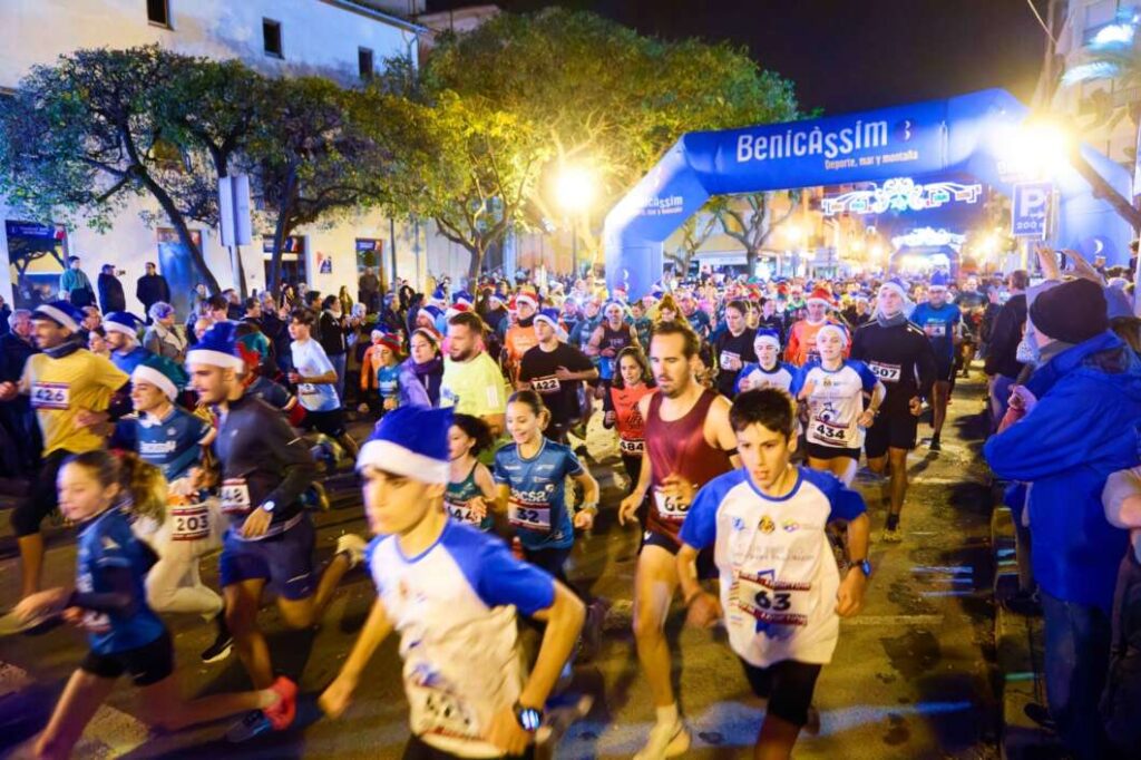 Benicàssim reúne a cerca de mil personas en una San Silvestre marcada por el ambiente festivo