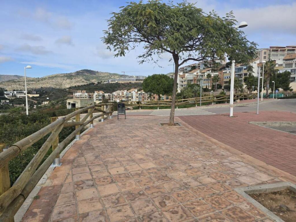 Oropesa refuerza la seguridad del mirador de Torre Bellver con una nueva valla