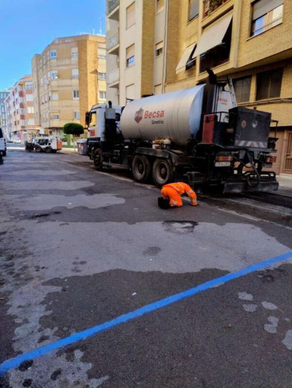Vila-real reforça la seguretat viària amb la reparació de carrers i adequació d’aparcaments