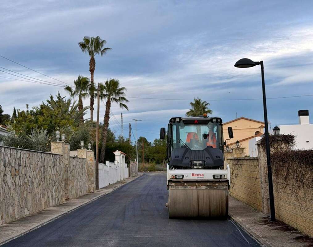 Se repavimentan los viales de la urbanización La Closa de Vinaròs