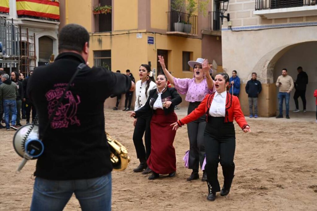 El Mig Any Fester d’Almassora reunix tradició taurina i música en directe