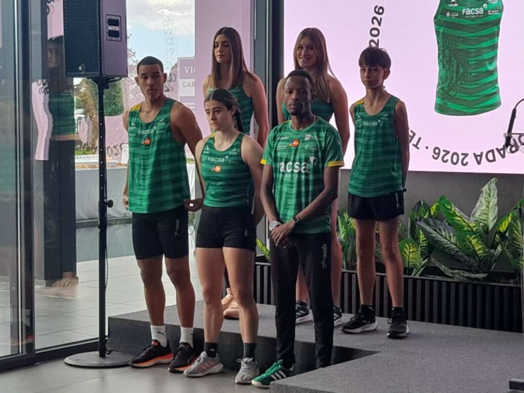 Renovación patrocinio Facsa con Playas y nueva equipación de atletas