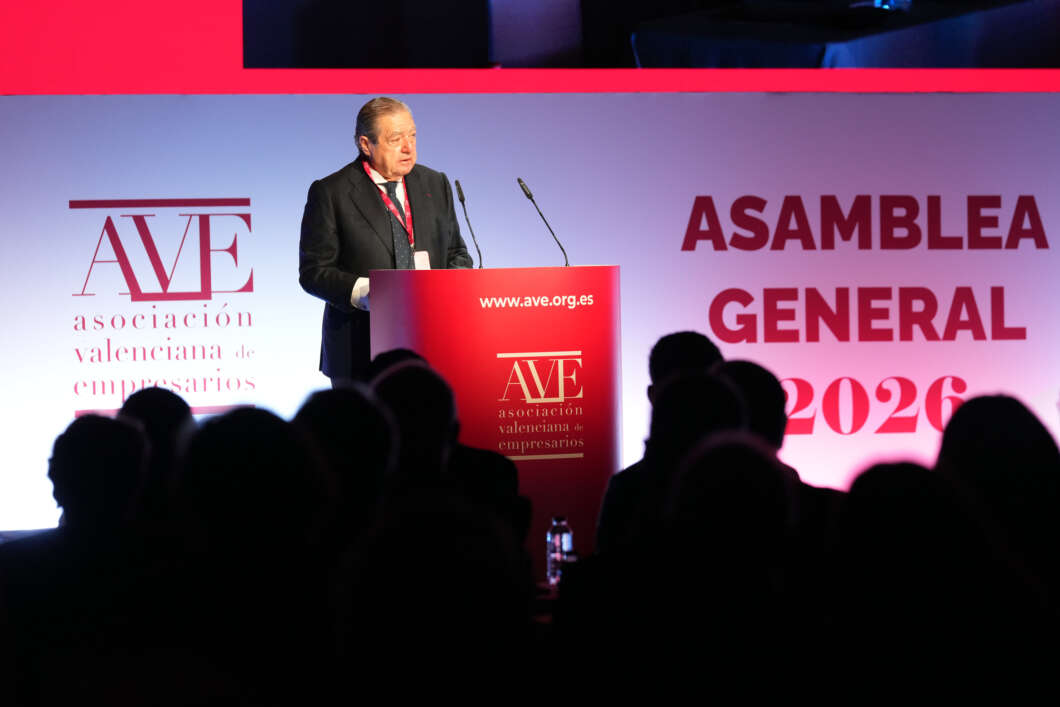 Vicente Boluda presidente de AVE en Asamblea 100226