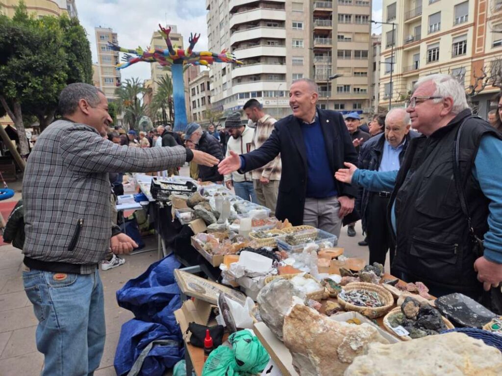 La Feria de Minerales de Castellón alcanza récord con 30 expositores en Huerto Sogueros
