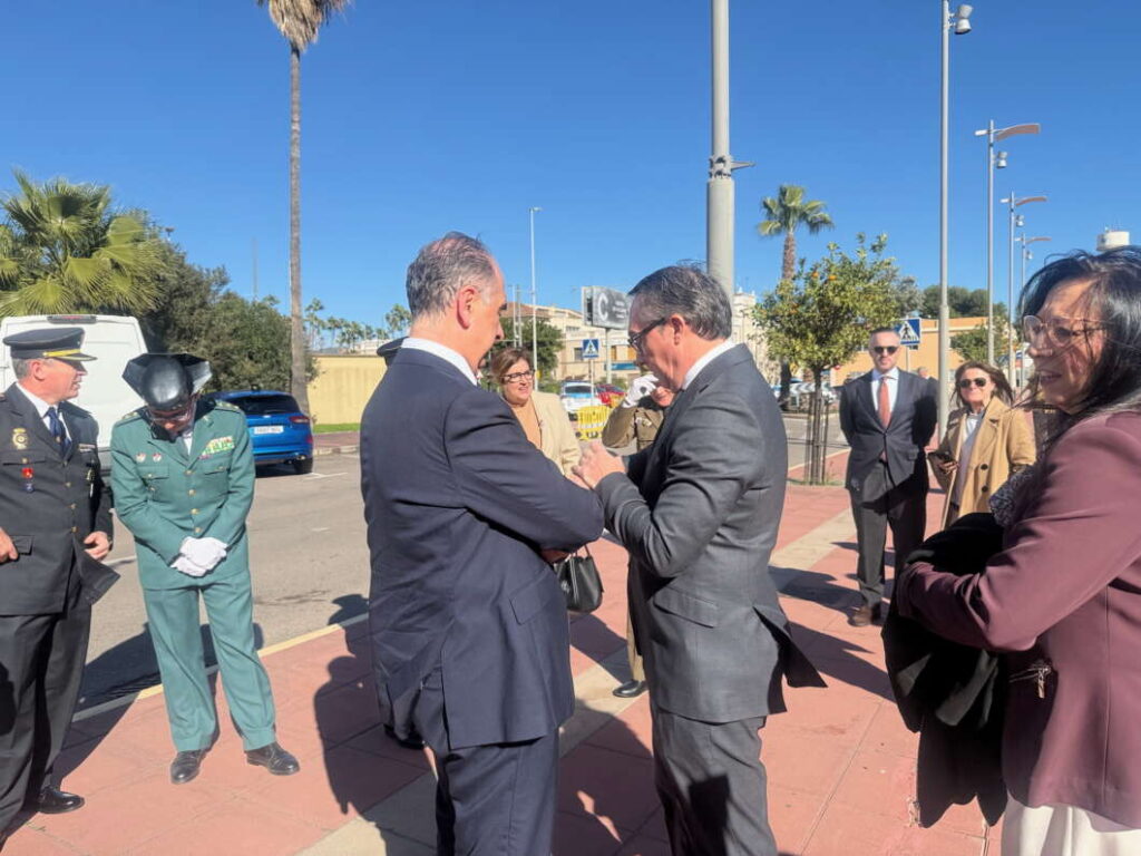 conseller Valderrama con Ruben Ibáñez Día Policía Portuaria
