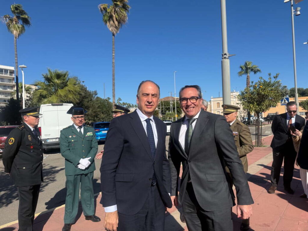 conseller Valderrama con Ruben Ibáñez Día Policía Portuaria