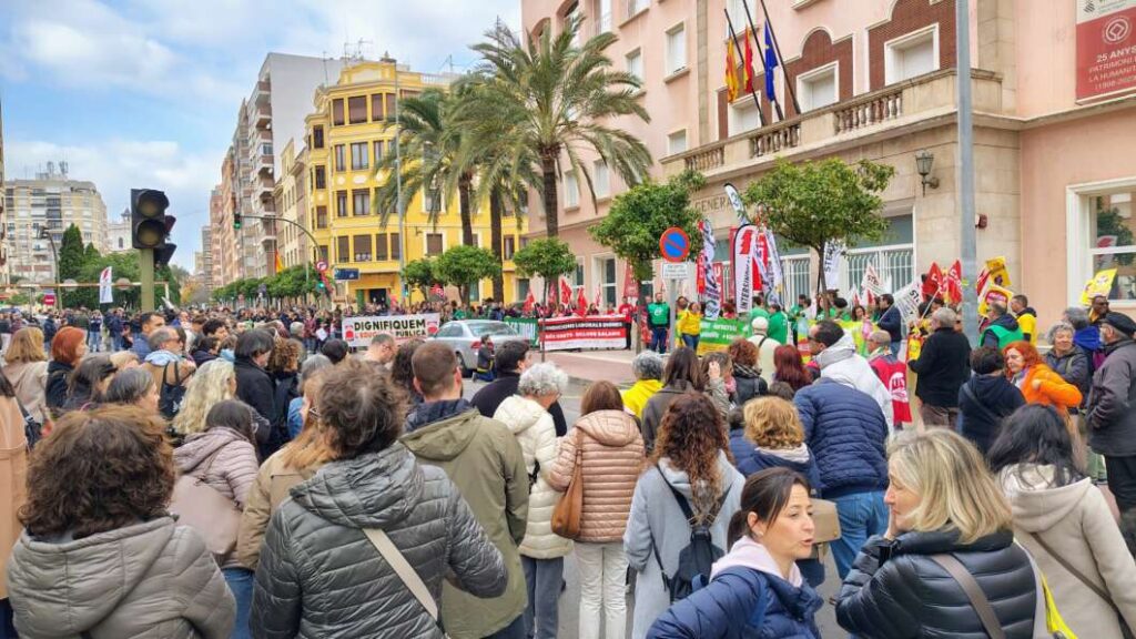 Castelló protesta per més inversions i millores en l’ensenyament públic