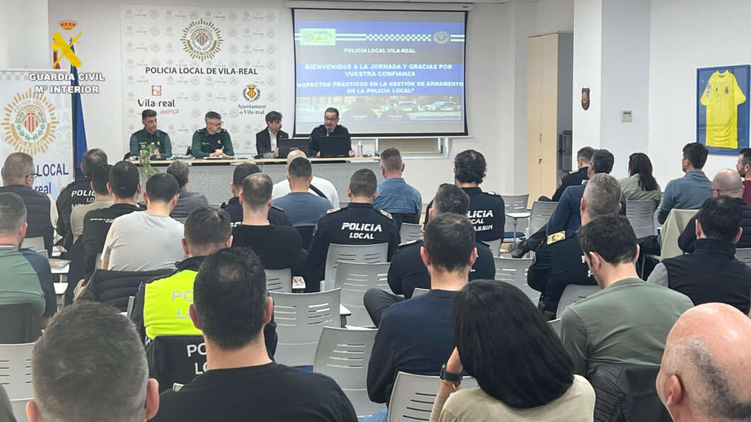 La Guardia Civil forma a un centenar de policías locales en control y gestión de armamento