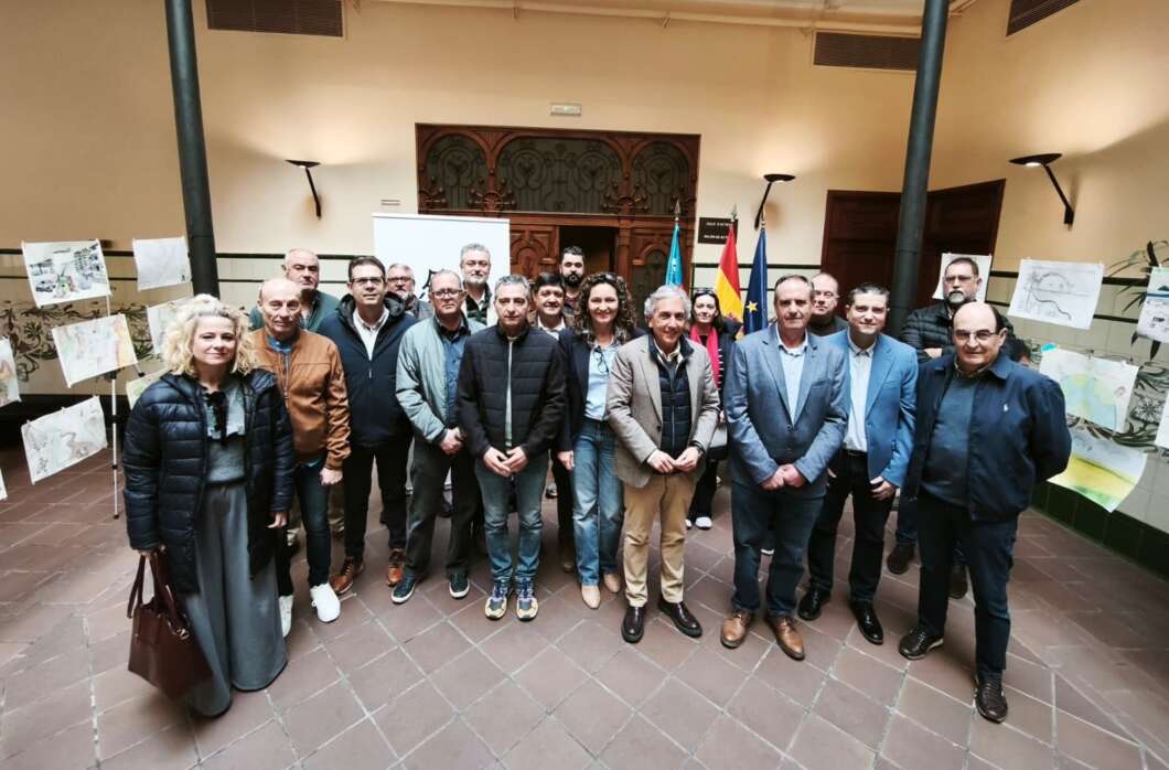 Raul Mérida con los alcaldes de la provincia