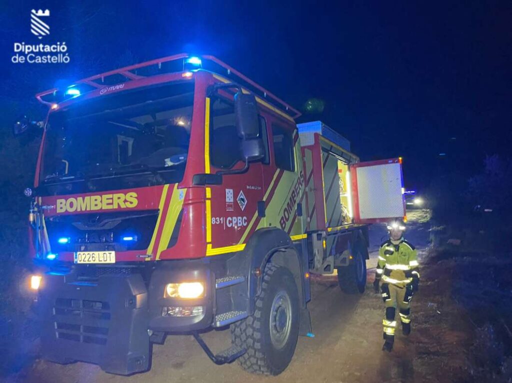 Incendio de Cabanes. Intervención de bomberos del Consorcio Provincial 130226