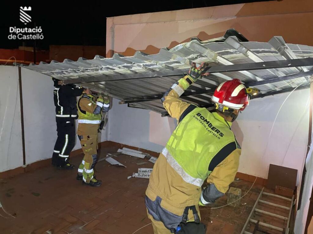 El fuerte viento obliga a realizar 24 intervenciones en la Plana Baixa