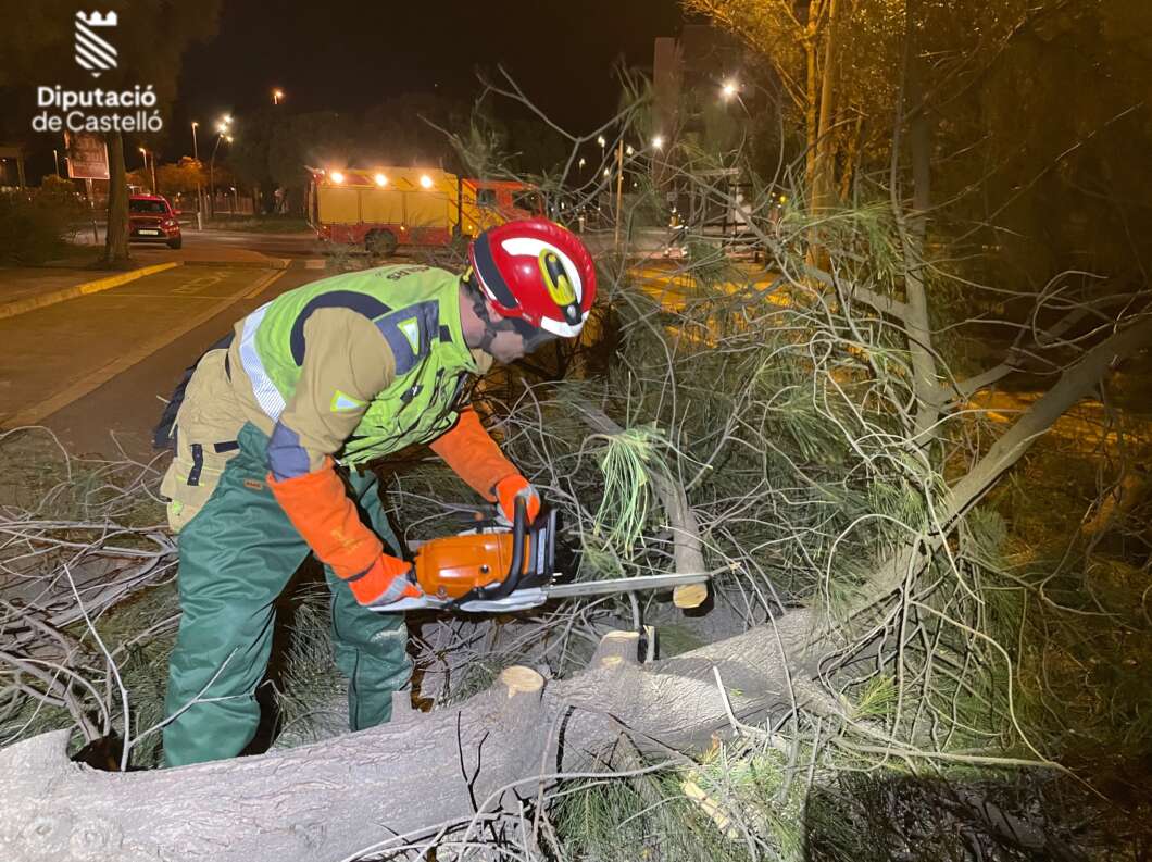 El fuerte viento obliga a realizar 24 intervenciones en la Plana Baixa