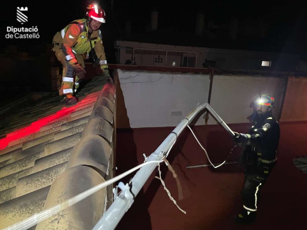 El fuerte viento obliga a realizar 24 intervenciones en la Plana Baixa