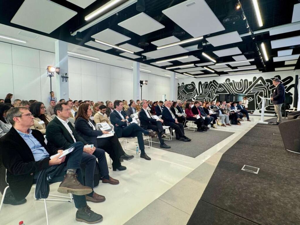 Martínez Mus defiende una logística más accesible y digital para impulsar la competitividad de pymes