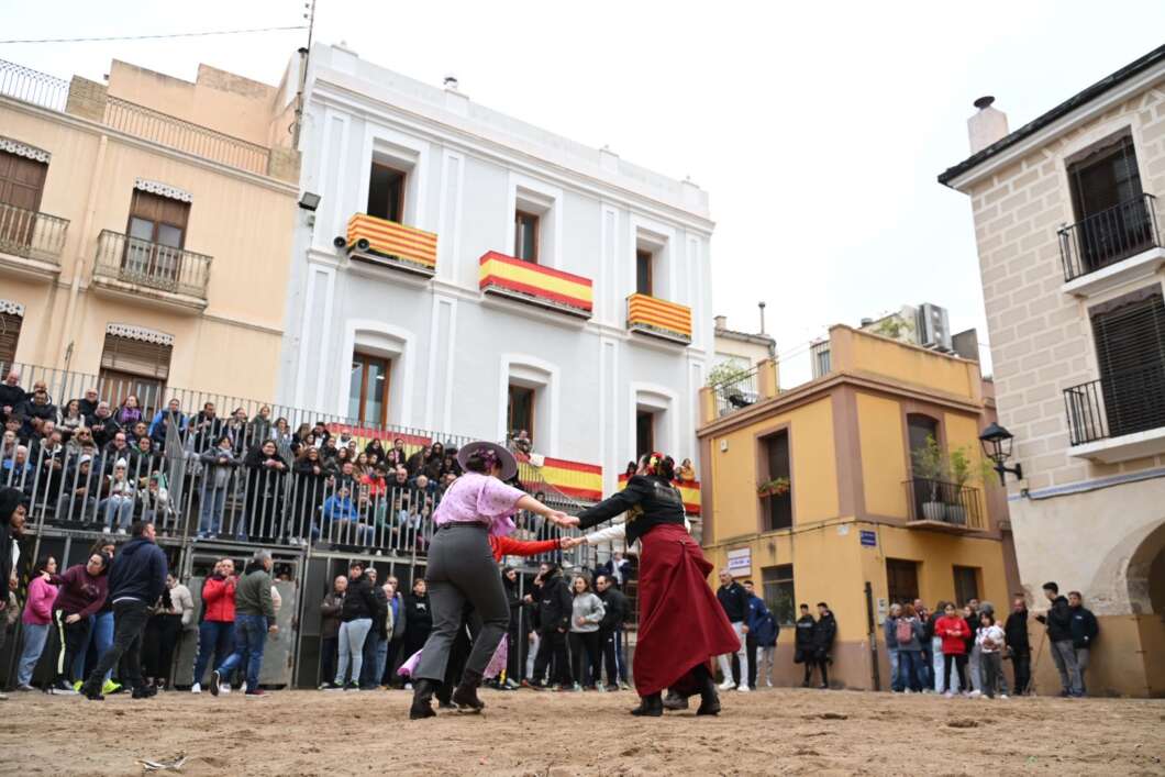 El Mig Any Fester d’Almassora reunix tradició taurina i música en directe