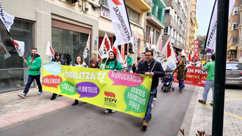 Castelló protesta per més inversions i millores en l’ensenyament públic