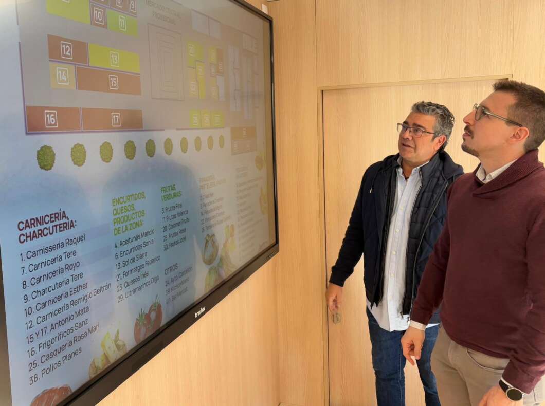 Castellón instala paneles para guiar a los clientes en el mercado provisional de Santa Clara