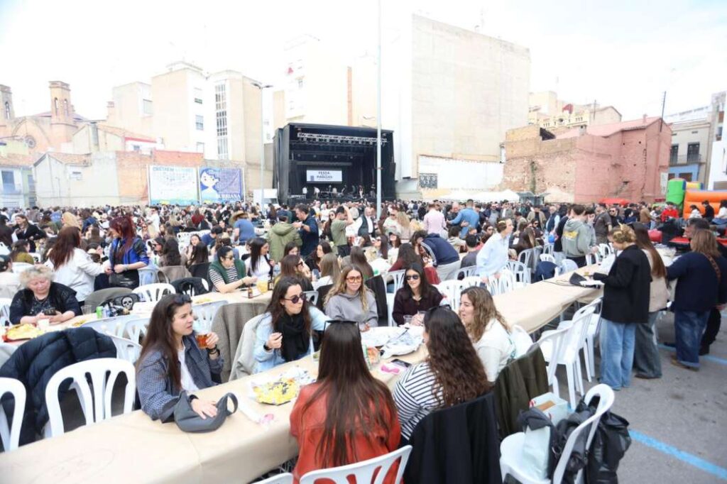 Burriana reuneix prop de mil persones en la Festa de les Paelles de Sant Blai