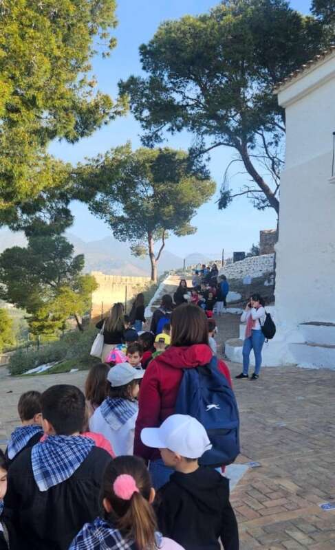 Casi 4.000 escolares descubren el patrimonio festivo de Castellón con teatro y visitas a la Magdalena