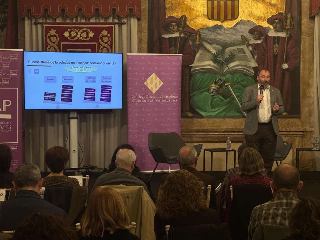 La pobreza y la soledad no deseada, retos sociales que requieren acción psicológica