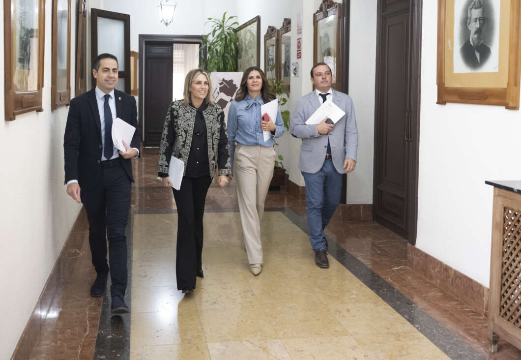 Marta Barrachina y vicepresidentes de la Diputació