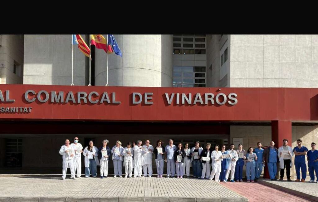 Concentración médicos para pedir mejoras laborales en el Hospital Comarcal de Vinaròs.