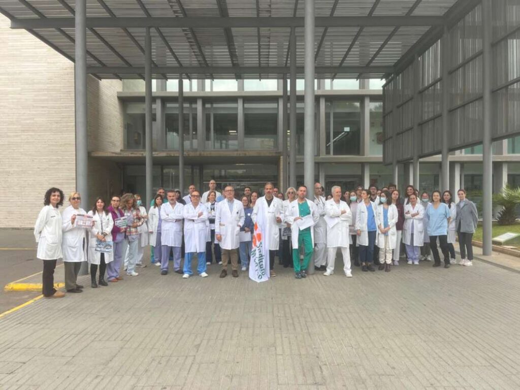 Concentración médicos para pedir mejoras laborales