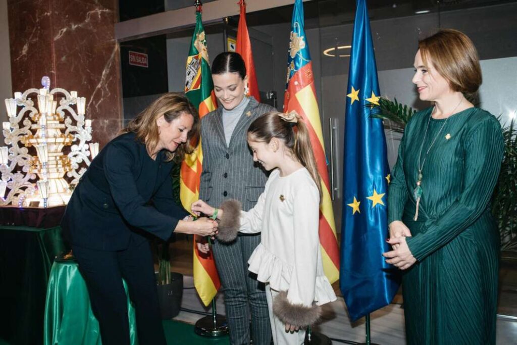 Entrega de las pulseras de Magdalena 2026 a las reinas de las fiestas