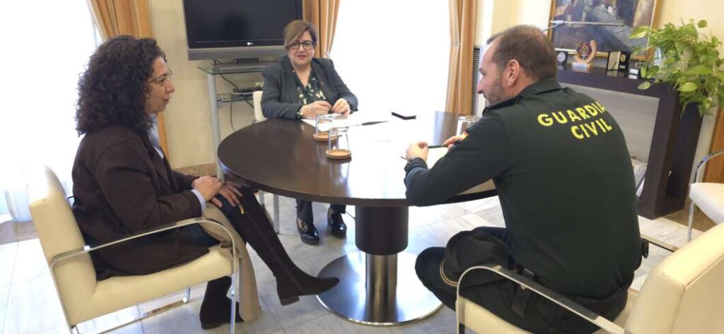Antonia Garcia se reúne con la alcaldesa de Sant Mateo