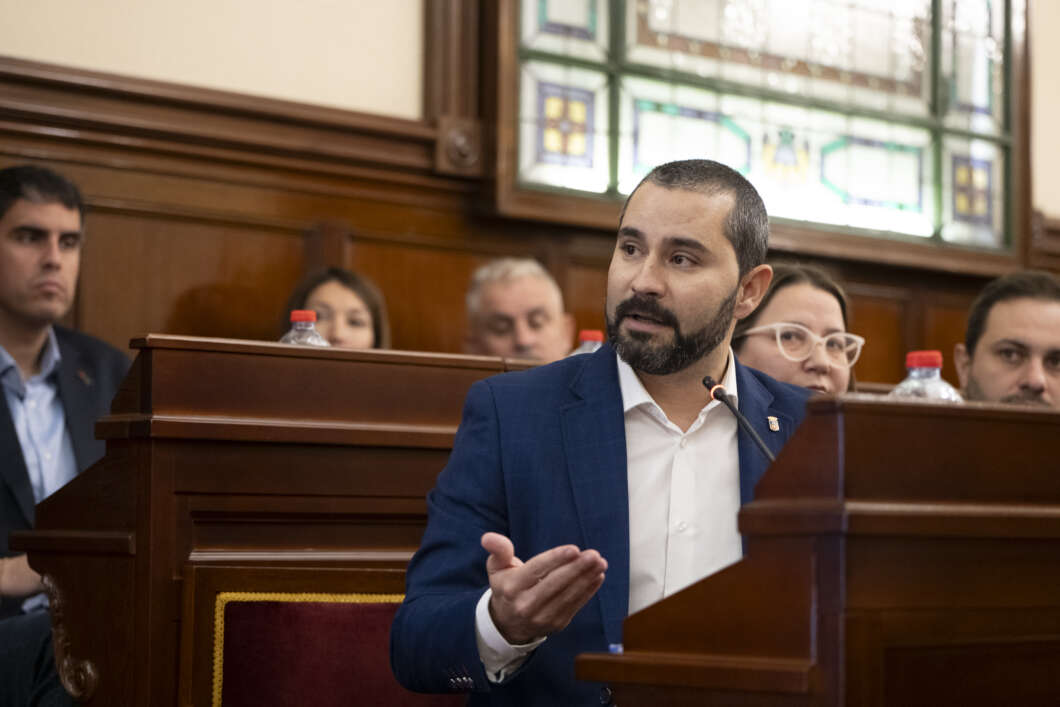 El PSPV reclama derogar la norma que permet hotels a 200 metres de la mar