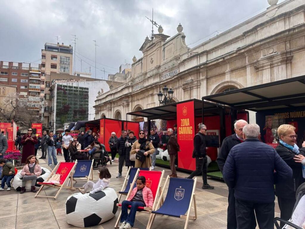 Castellón se vuelca con la Selección femenina en la Fan Zone