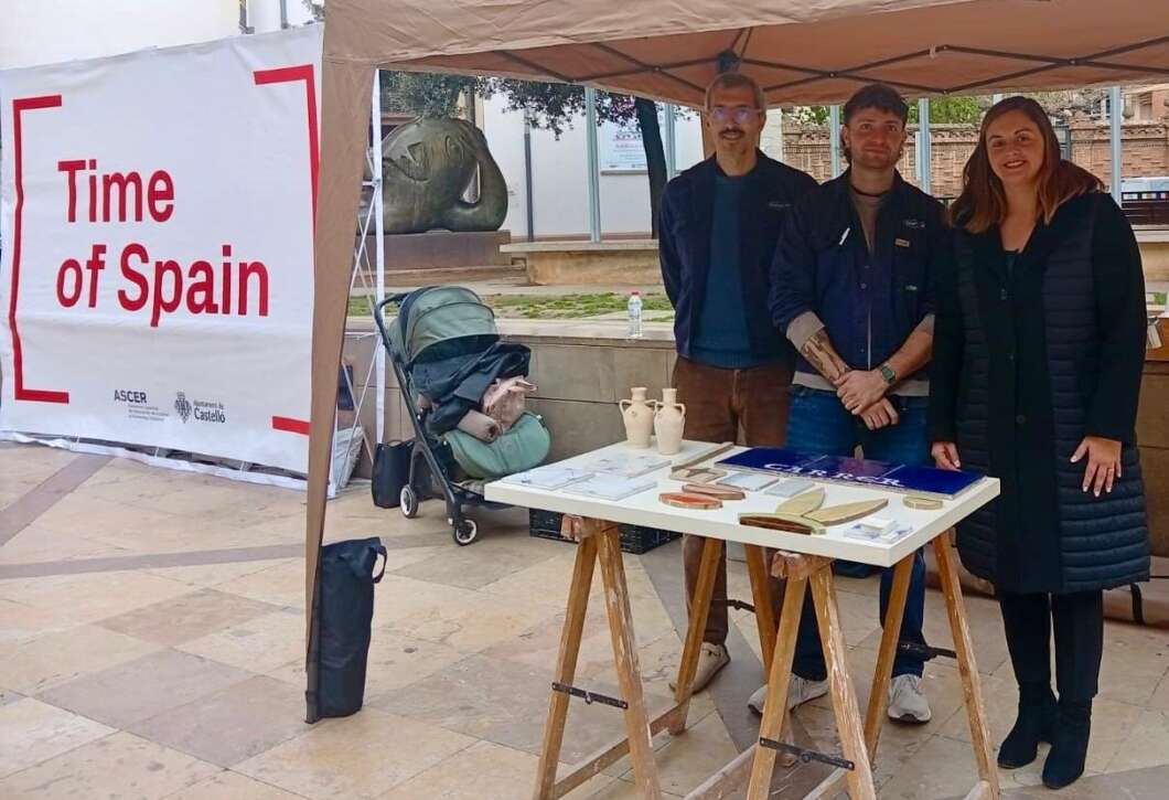 Castellón impulsa la tradición azulejera con talleres cerámicos gratuitos para familias