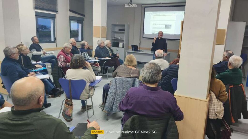 La UNED Sènior amplia presència i ompli aules amb llistes d’espera