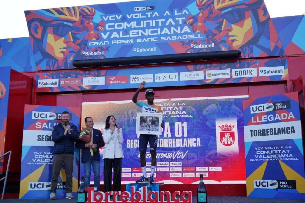 La 77a Volta a la Comunitat Valenciana comença amb força i promociona Castelló al món