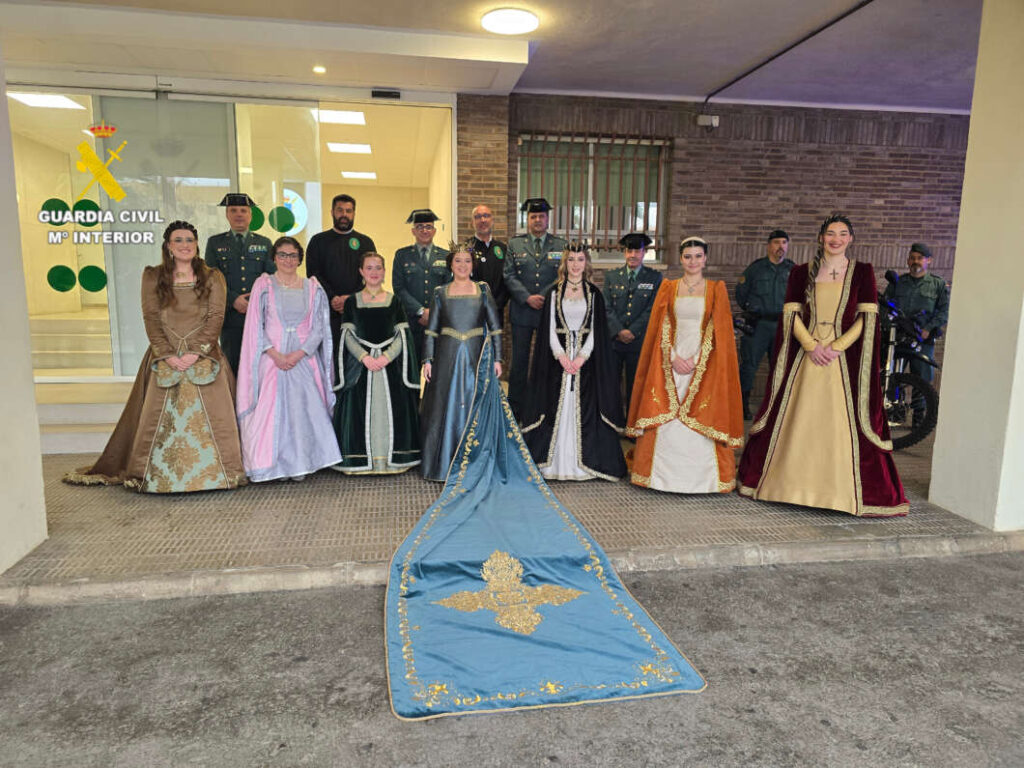 Na Violant d'Hongría y sus dones de Companya visita la Guardia Civil. Magdalena 2026