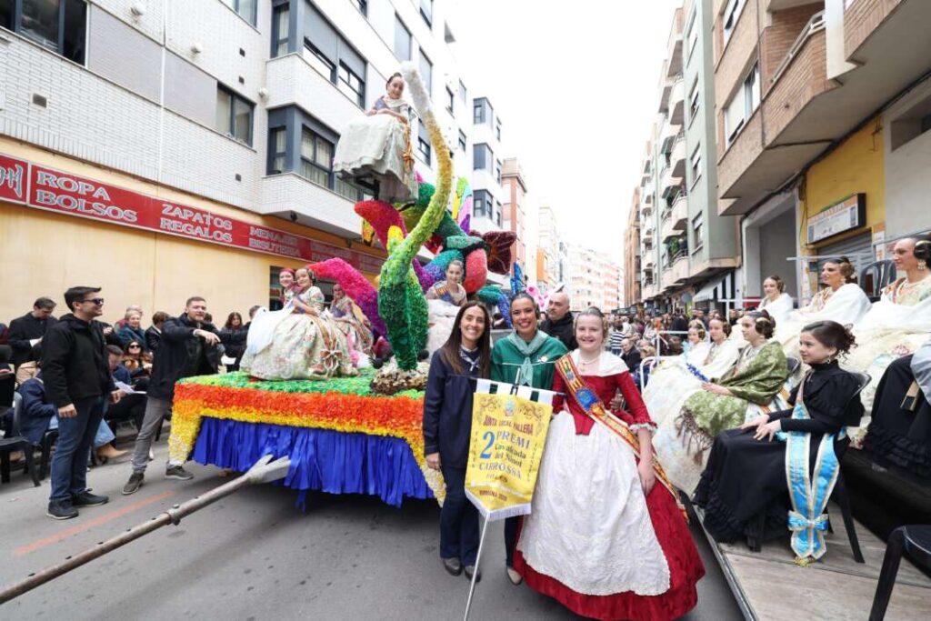 Burriana vibra amb la Cavalcada del Ninot Infantil i premia a la Falla Barri València
