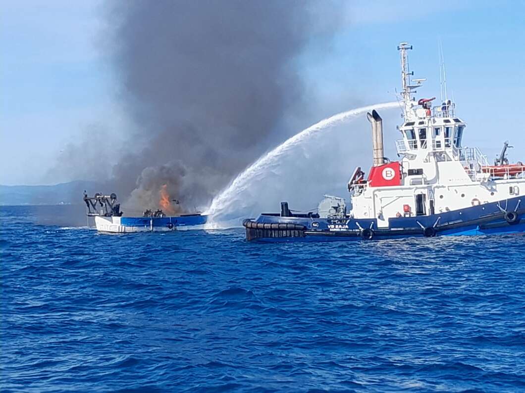 Incendio barco pesquero, bomberos, oropesa, benicàssim