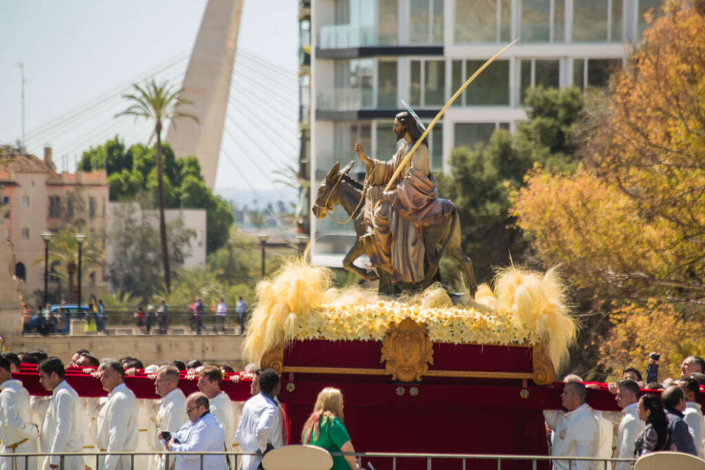 À Punt desplega una programació especial per a seguir la Setmana Santa en directe