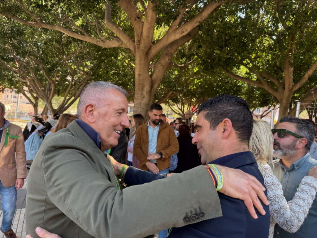 Ambiente en el recinto de mascletaes después de la mascletà de Global Focs 130326