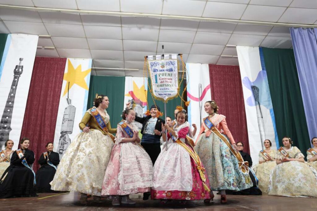 Burriana premia el talent faller en la Cavalcada del Ninot 2026