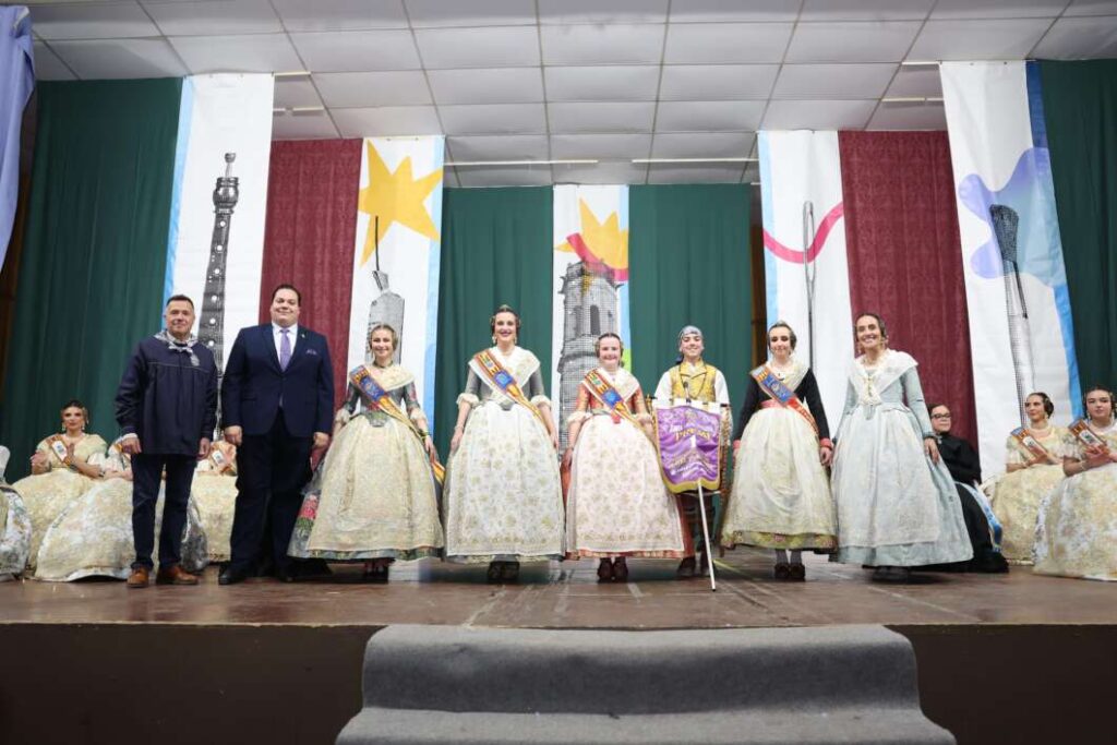 Burriana premia el talent faller en la Cavalcada del Ninot 2026