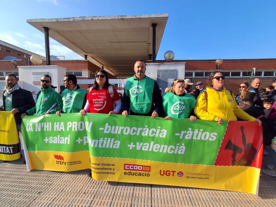 Concentración de docentes en Castelló