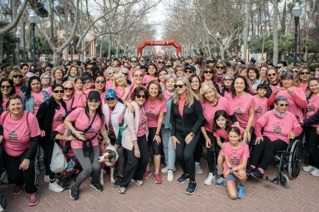 Castellón se tiñe de rosa: 4.000 mujeres toman las calles en la XX Cursa de les Dones