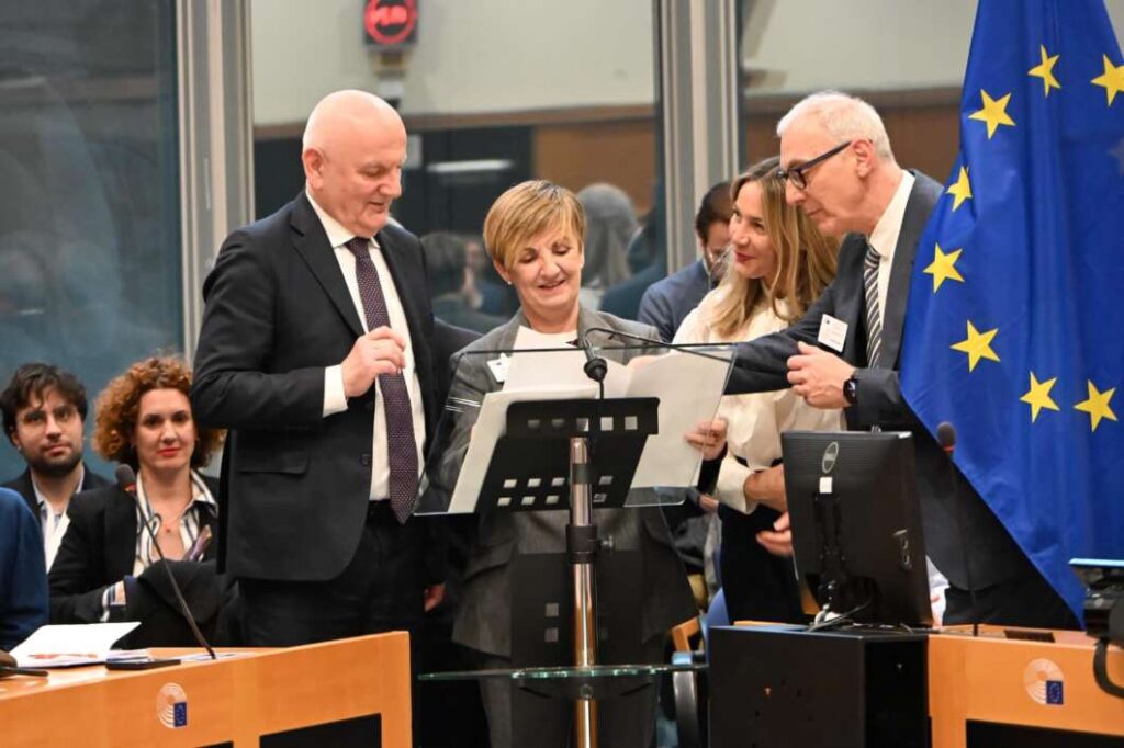 La Generalitat y Emilia-Romaña piden suspender temporalmente el ETS para la cerámica