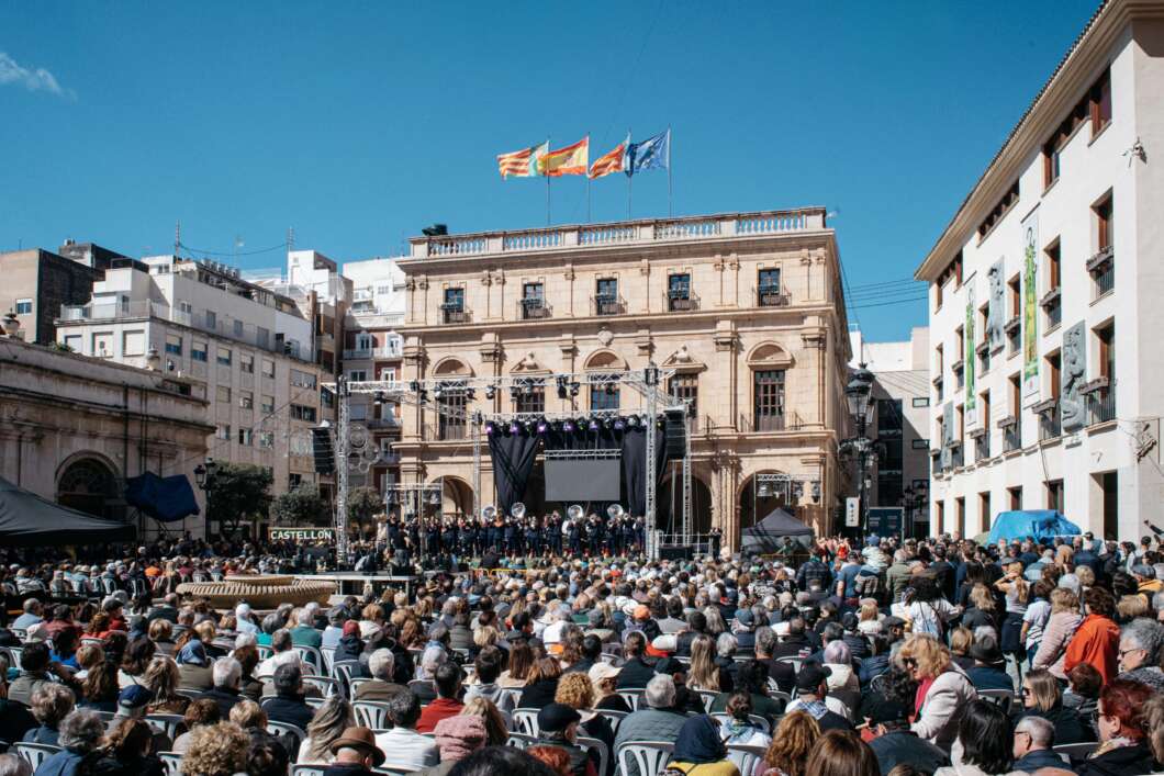 Castellón llena la Plaza Mayor con el festival internacional de bandas