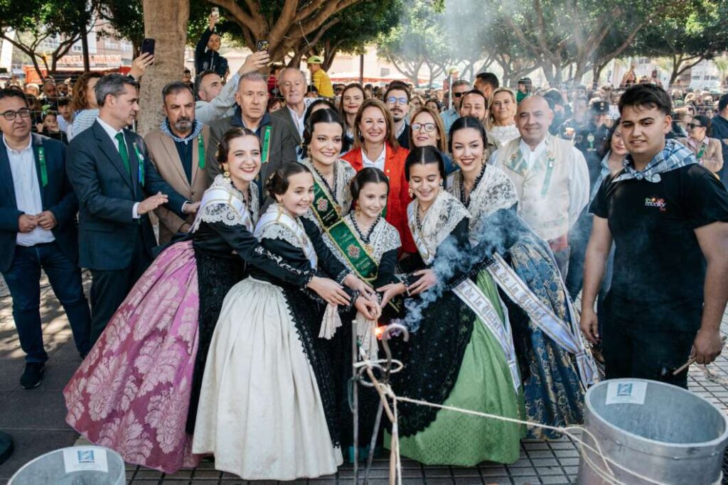 Ls reinas prenden la mecha de la mascletà de Global Focs Magdalena 2026