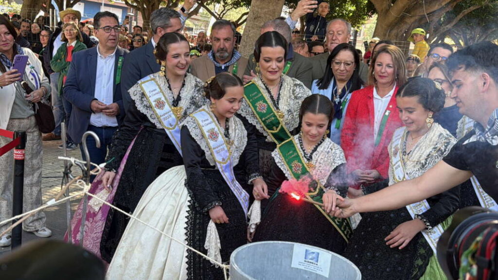 Ls reinas prenden la mecha de la mascletà de Global Focs Magdalena 2026