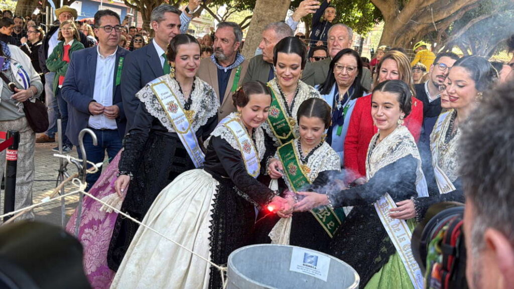Ls reinas prenden la mecha de la mascletà de Global Focs Magdalena 2026